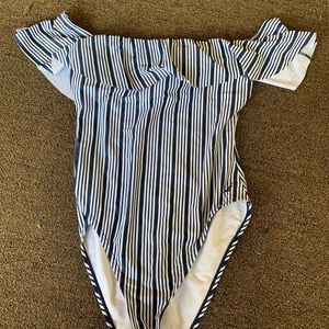 Off - shoulder ruffle swimsuit